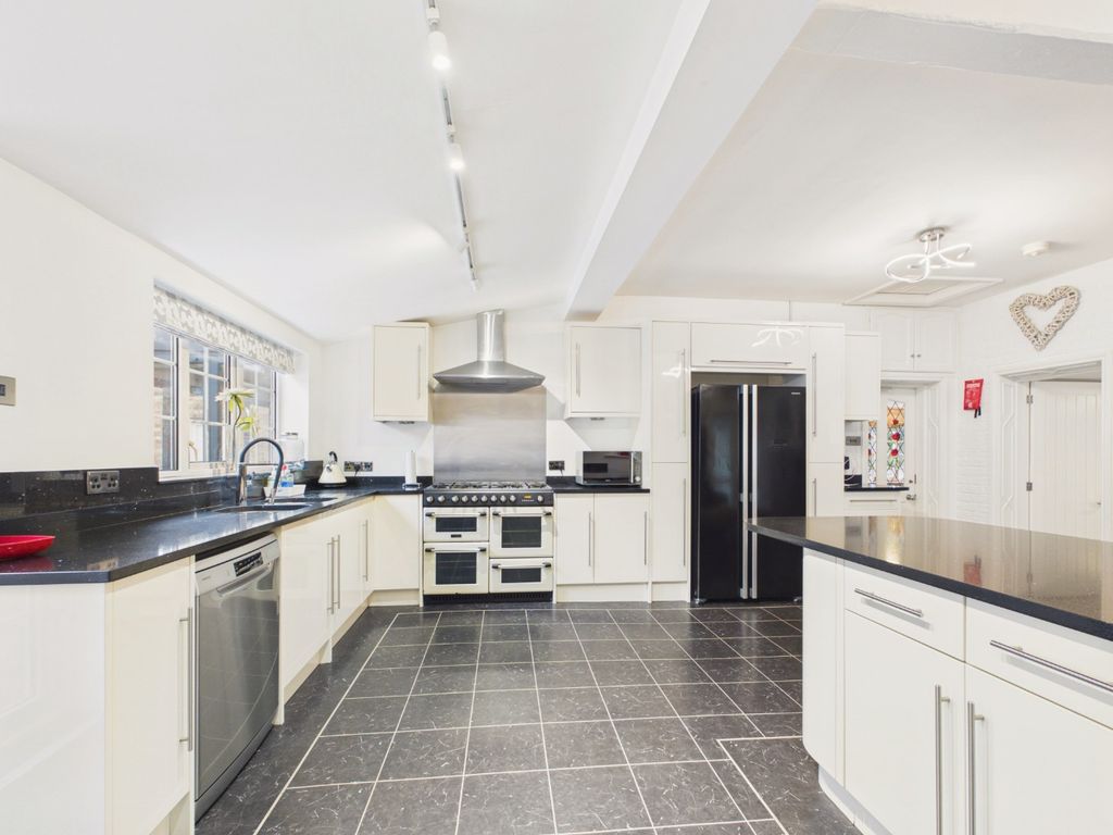 Property photo 1 of 26 4372570