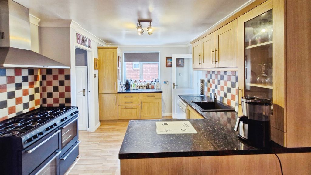 Property photo 2 of 24 95A8281F-20250714_112832
