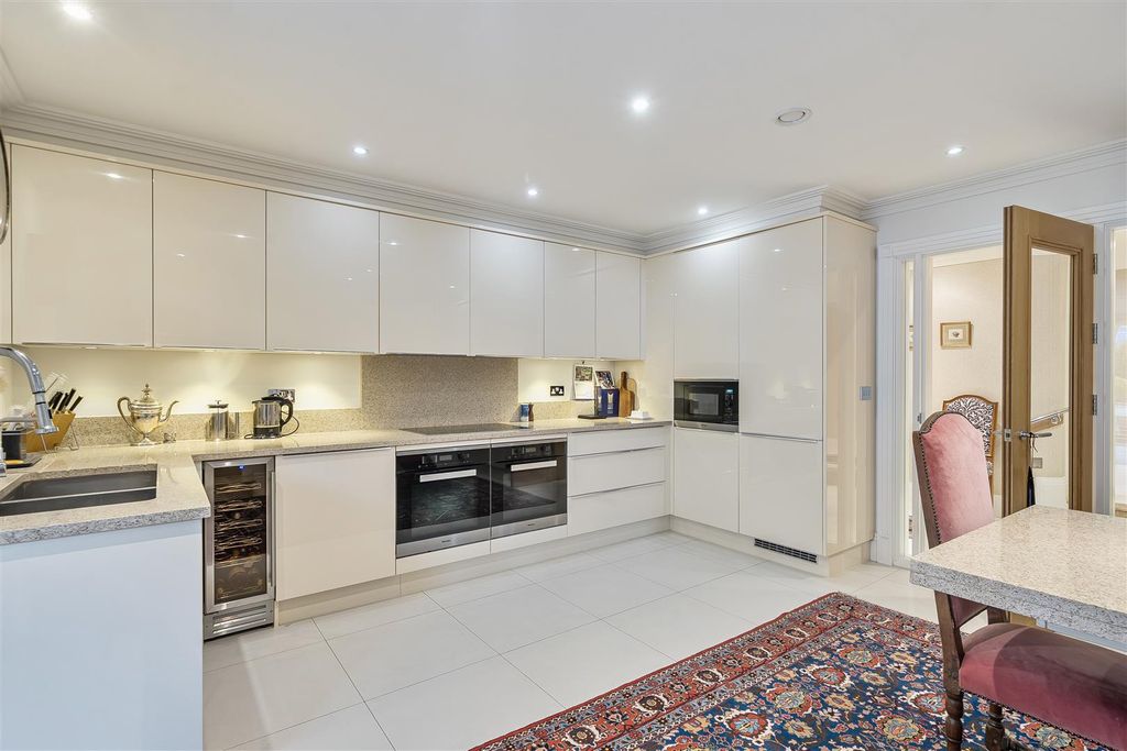 Property photo 2 of 41 Kitchen/Breakfast Room