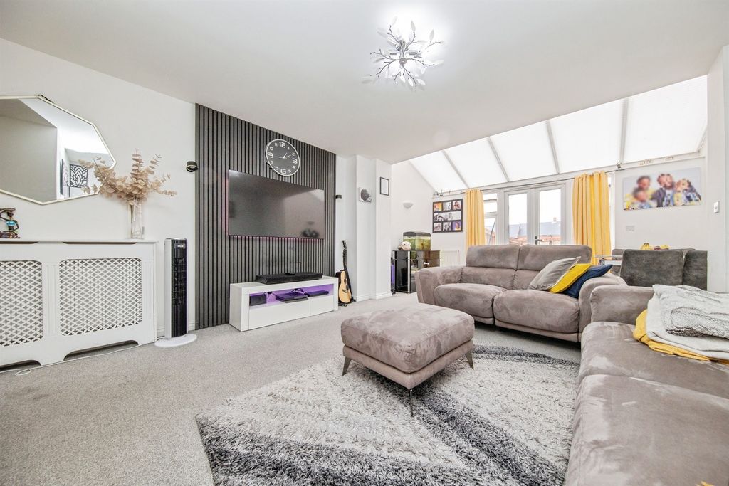 Property photo 3 of 23