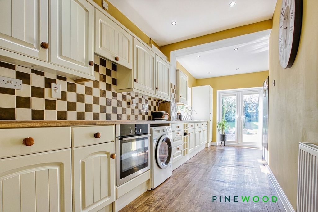 Property photo 3 of 38