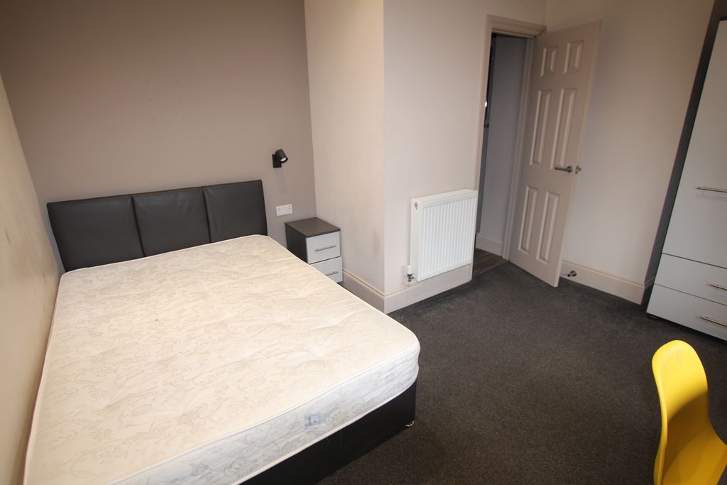 Property photo 1 of 5 Room 6