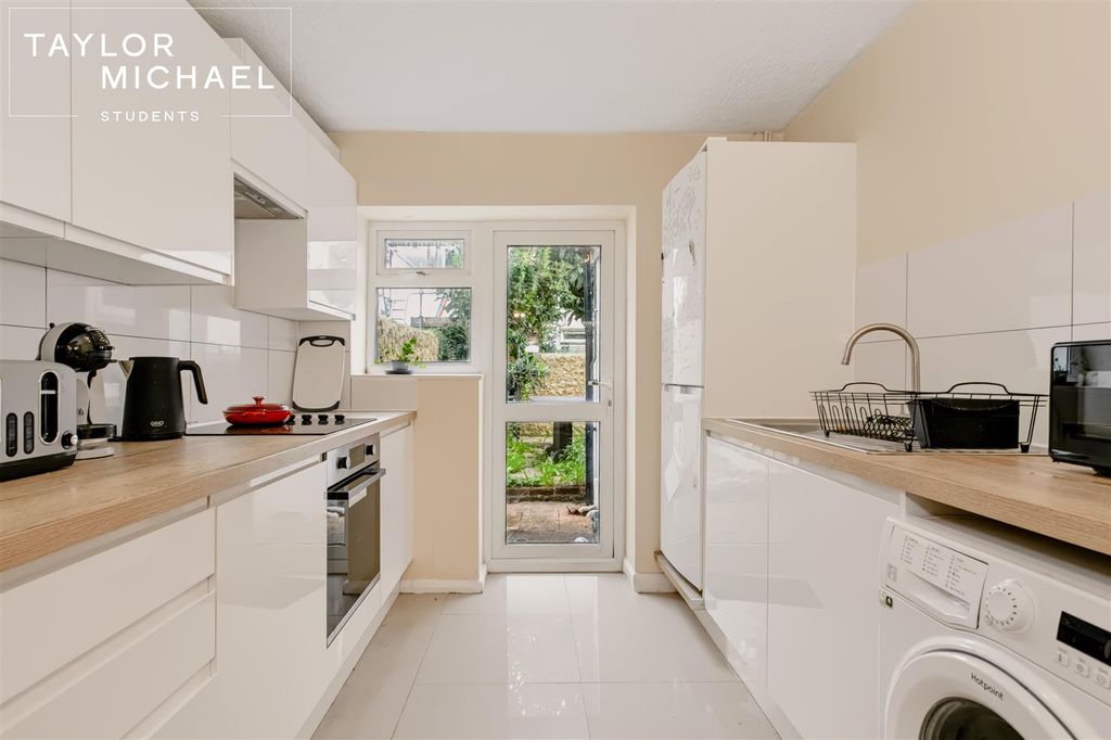 Property photo 2 of 19 Kitchen