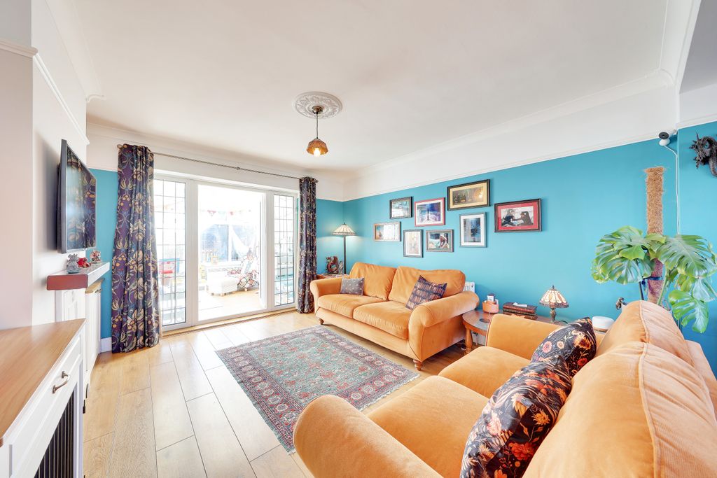 Property photo 2 of 18