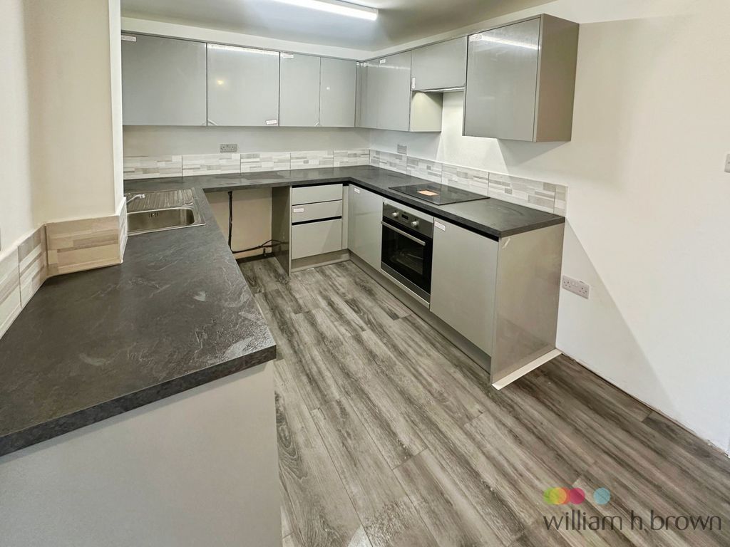 Property photo 2 of 11 Kitchen