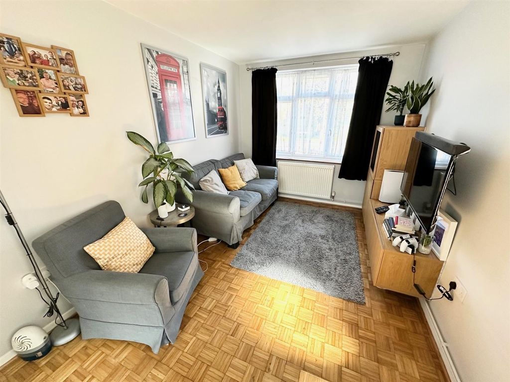 Property photo 2 of 16 Livin.Jpg