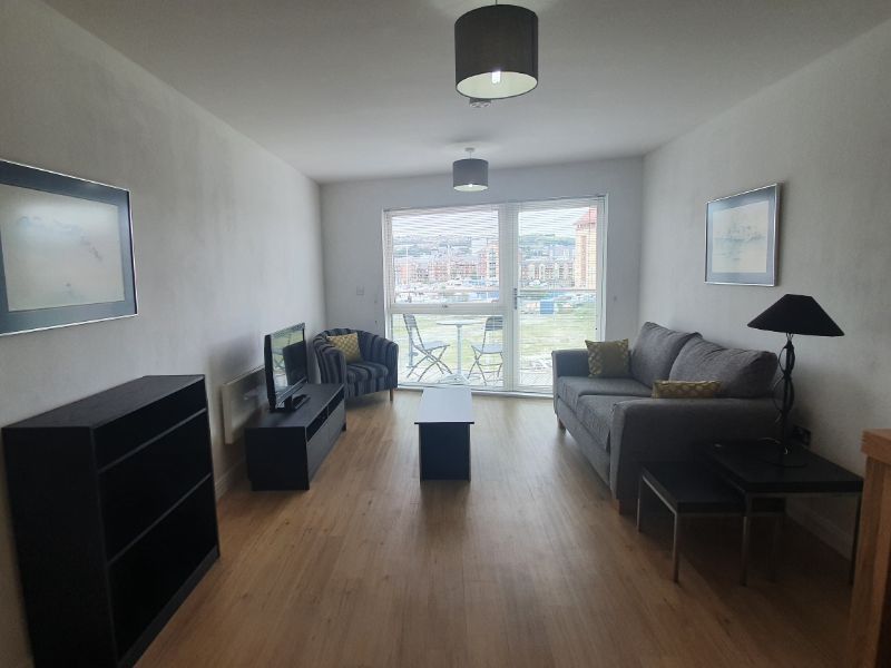 Property photo 3 of 11 Lounge