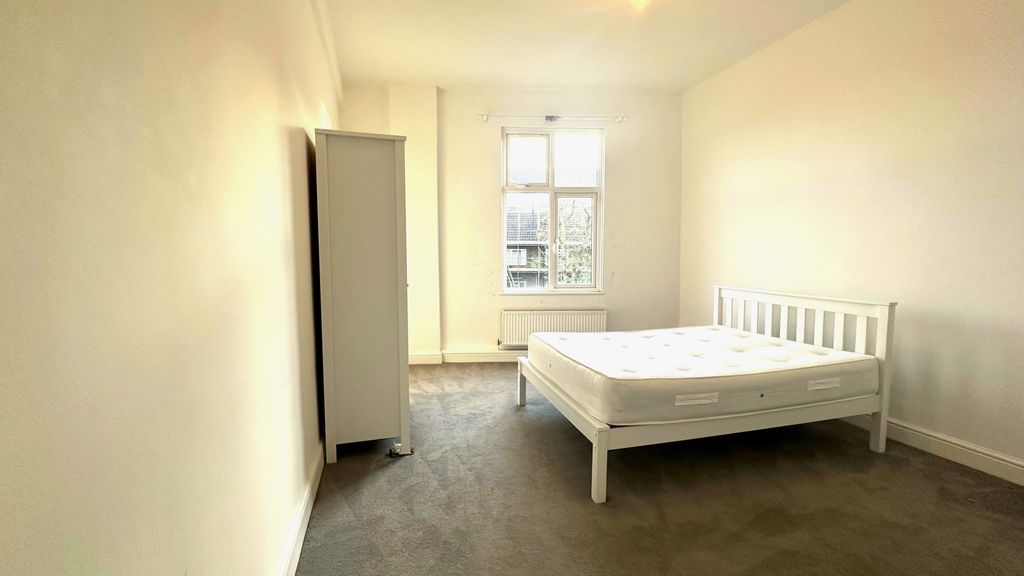 Property photo 1 of 2