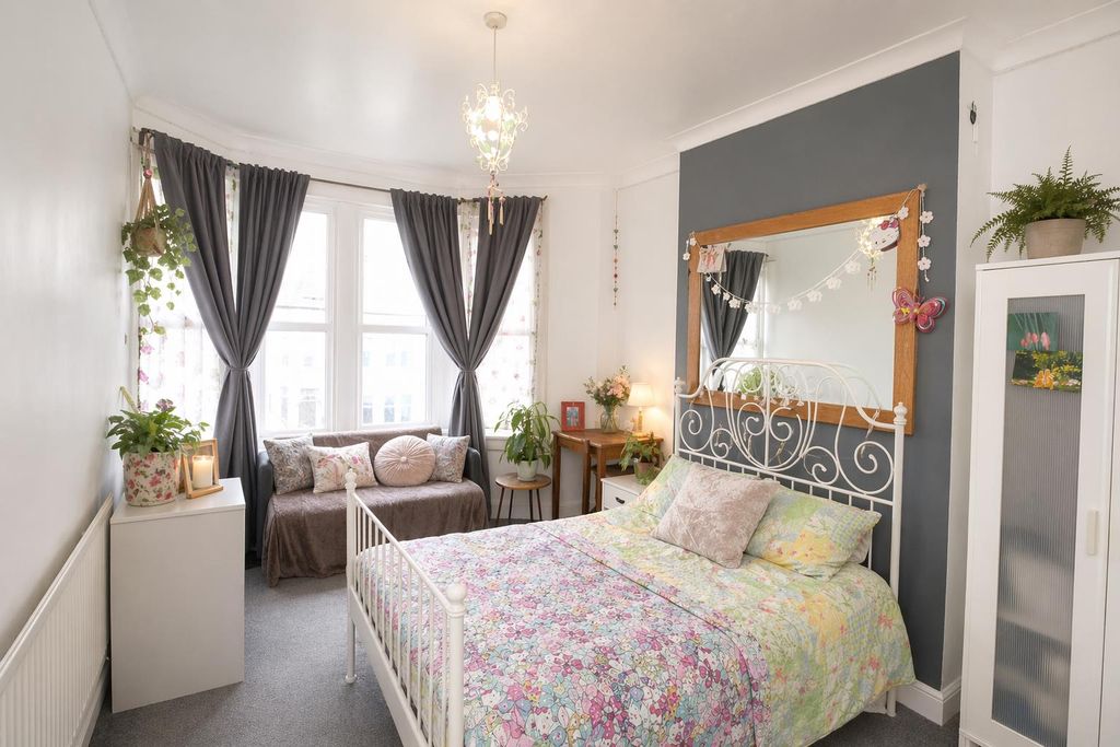 Property photo 2 of 9 199 Whitchurch 4.Png