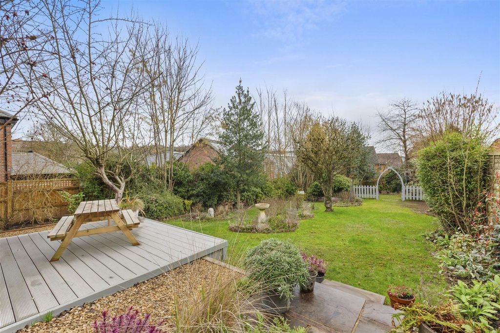 Property photo 2 of 15 69 Chapel Lane, Hp12 4Bs-10.Jpg