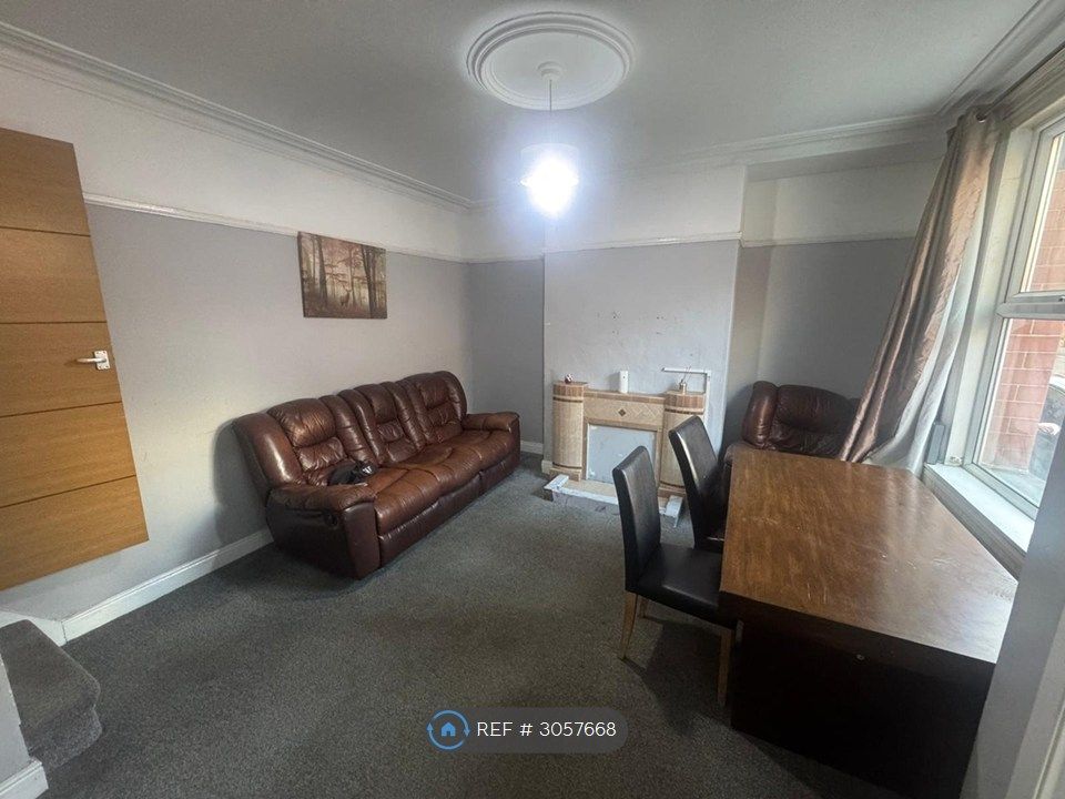 Property photo 2 of 7 Living Room