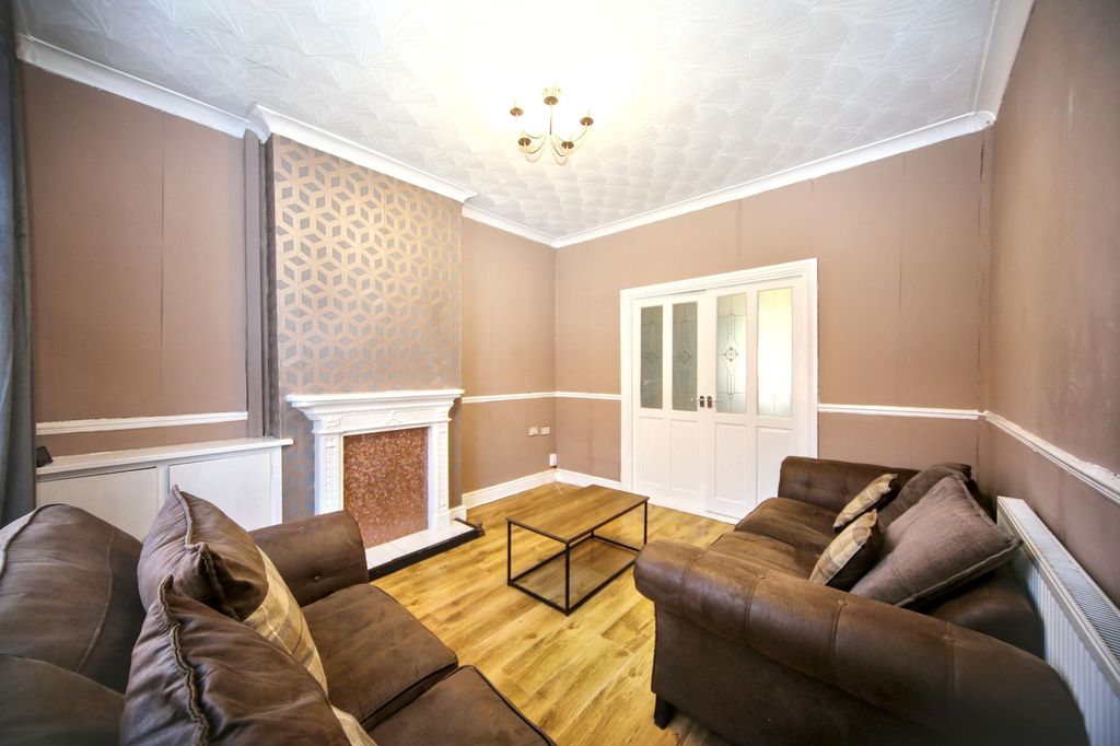 Property photo 2 of 21