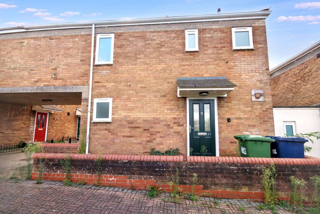 Property photo 1 of 17 20 Garner Court, Huntingdon, Cambridgeshire, Pe29 1Ge