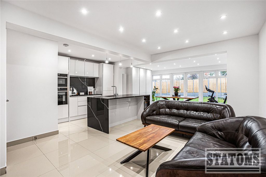 Property photo 3 of 17 Picture No. 32