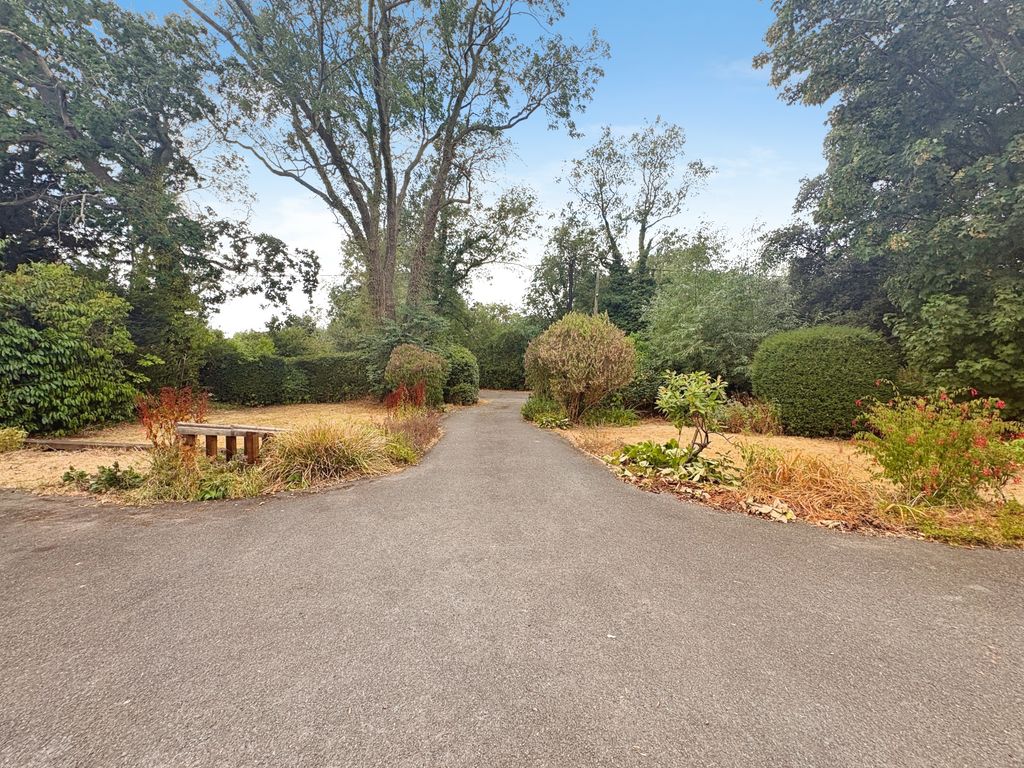 Property photo 3 of 26