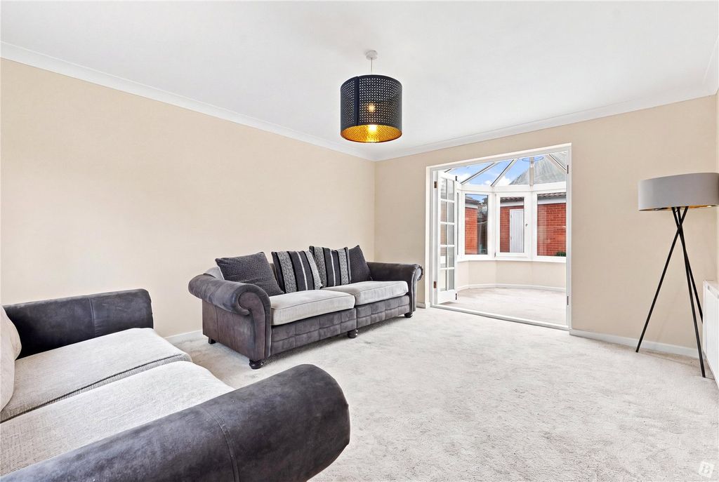 Property photo 2 of 33 Picture No. 77