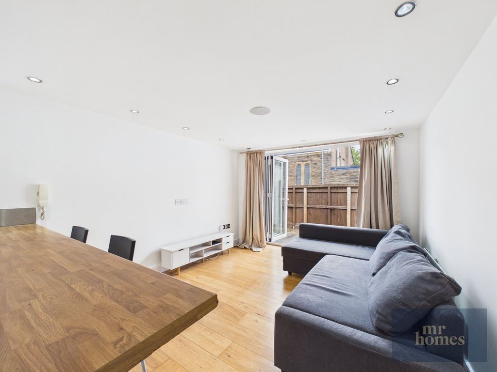 Property photo 2 of 31