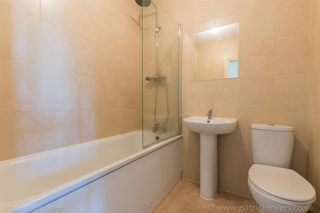 Property photo 3 of 10 Flat 1, 242A High Street-6.Jpg