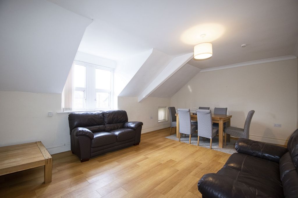 Property photo 1 of 10 Photo 3