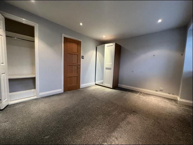 Property photo 2 of 6 Bedroom