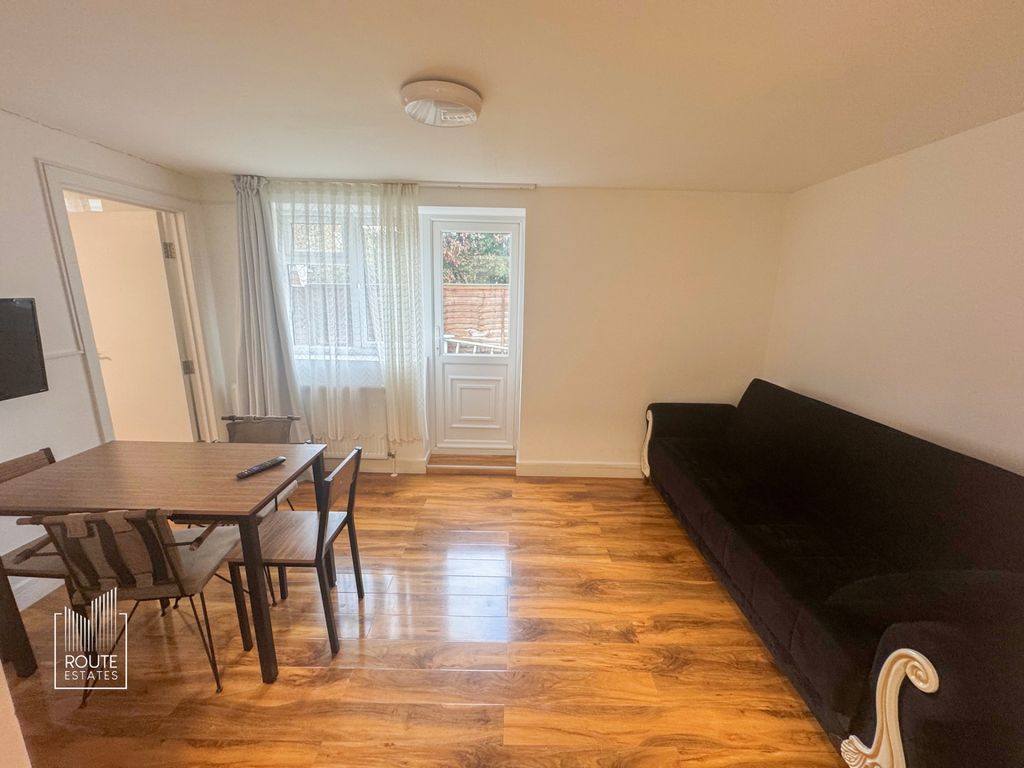 Property photo 2 of 8 Photo 4