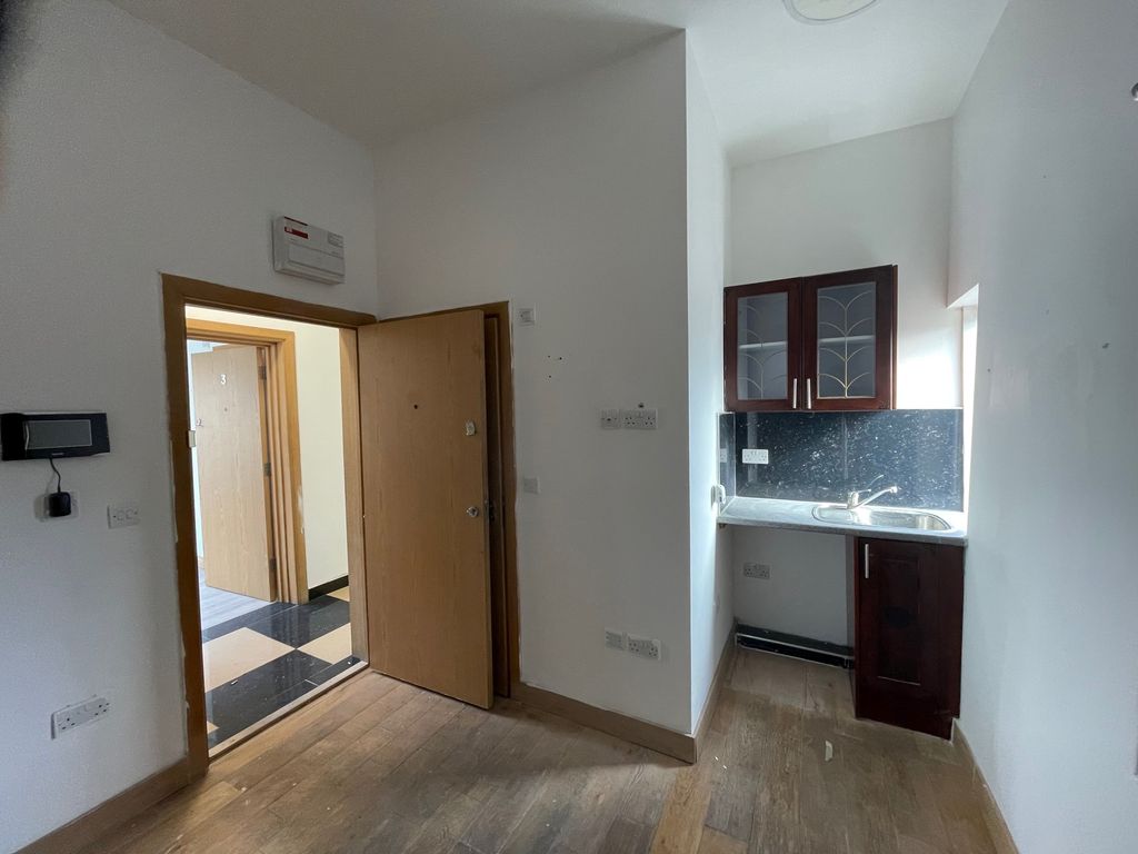 Property photo 1 of 3