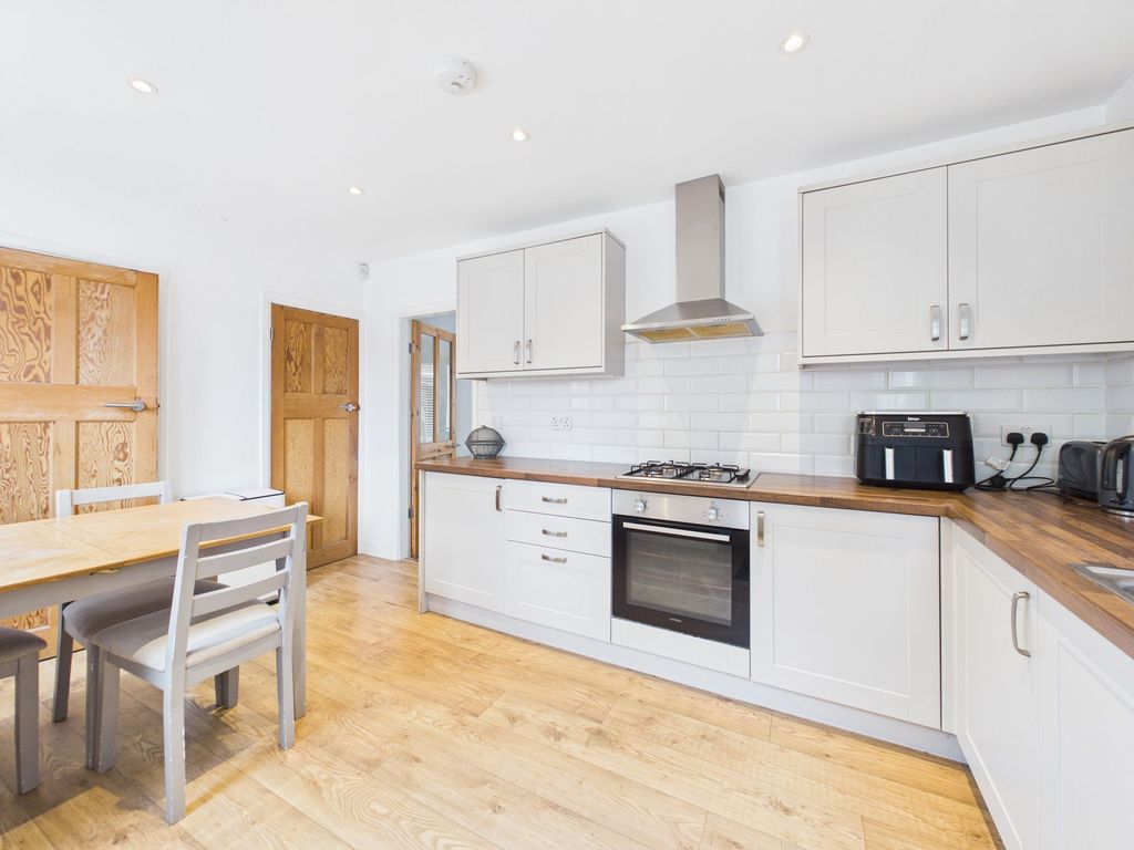 Property photo 3 of 16 Dining Kitchen