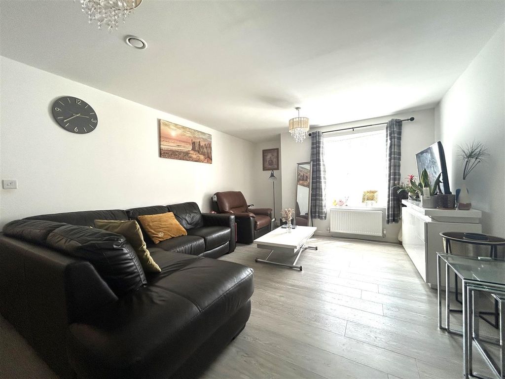 Property photo 3 of 11 Image