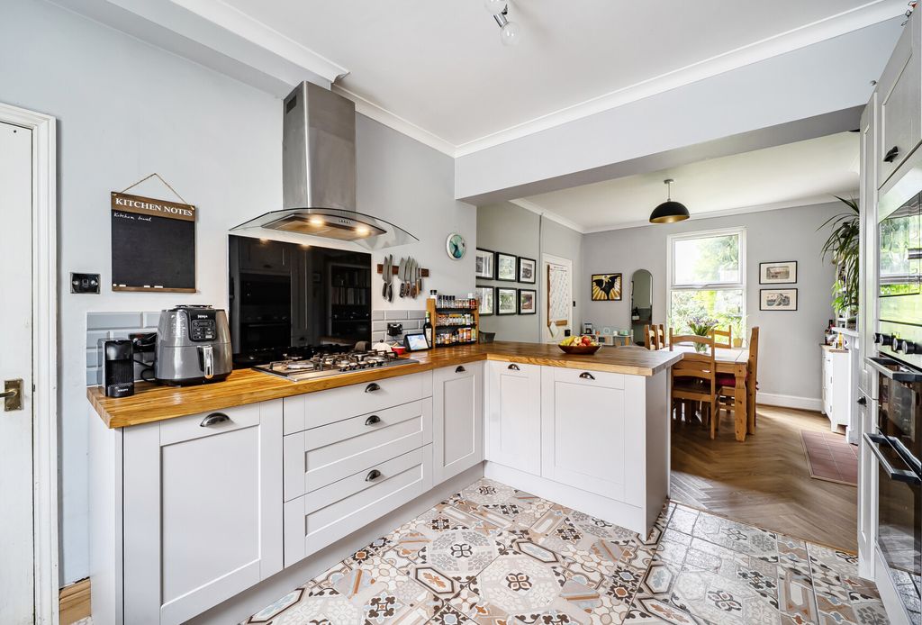 Property photo 2 of 20 1480960-12-6A33Fe...