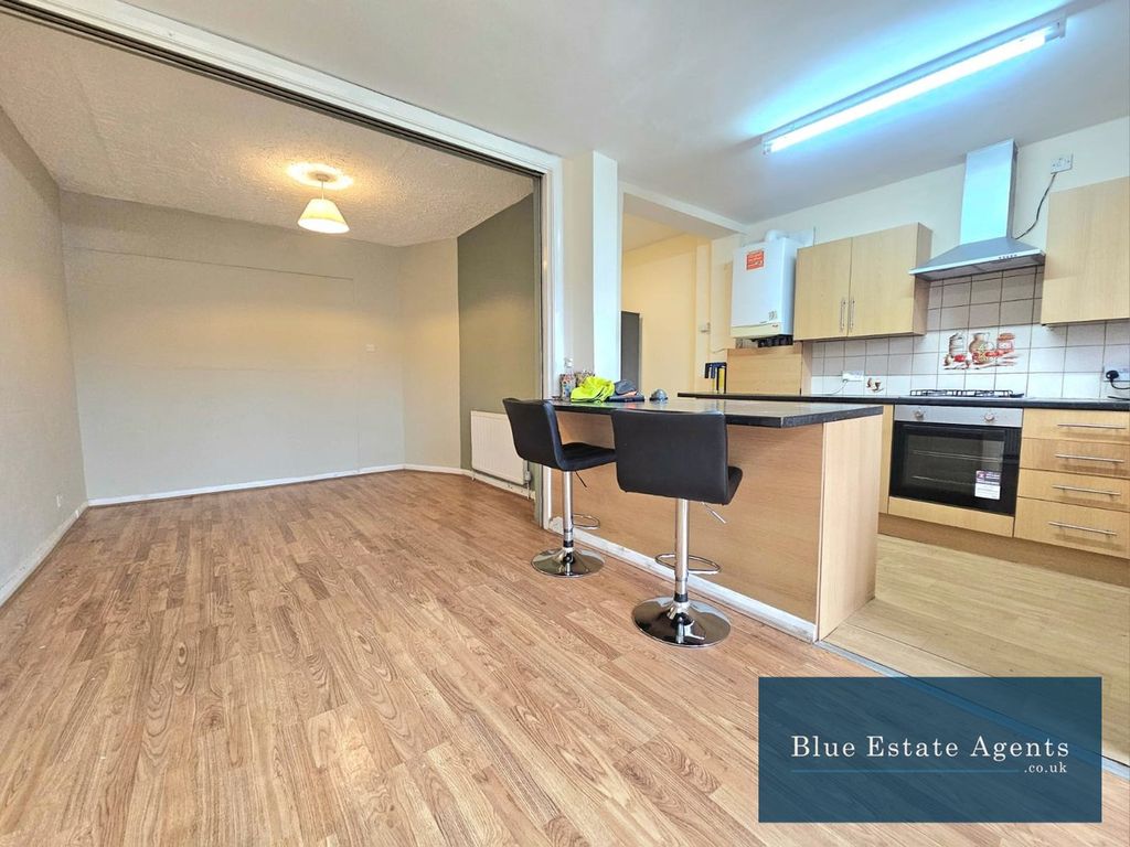 Property photo 3 of 12 Kitchen Diner