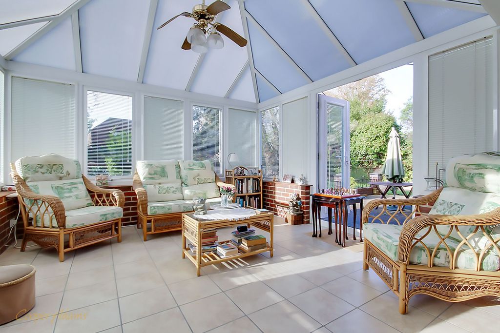 Property photo 3 of 21 Conservatory