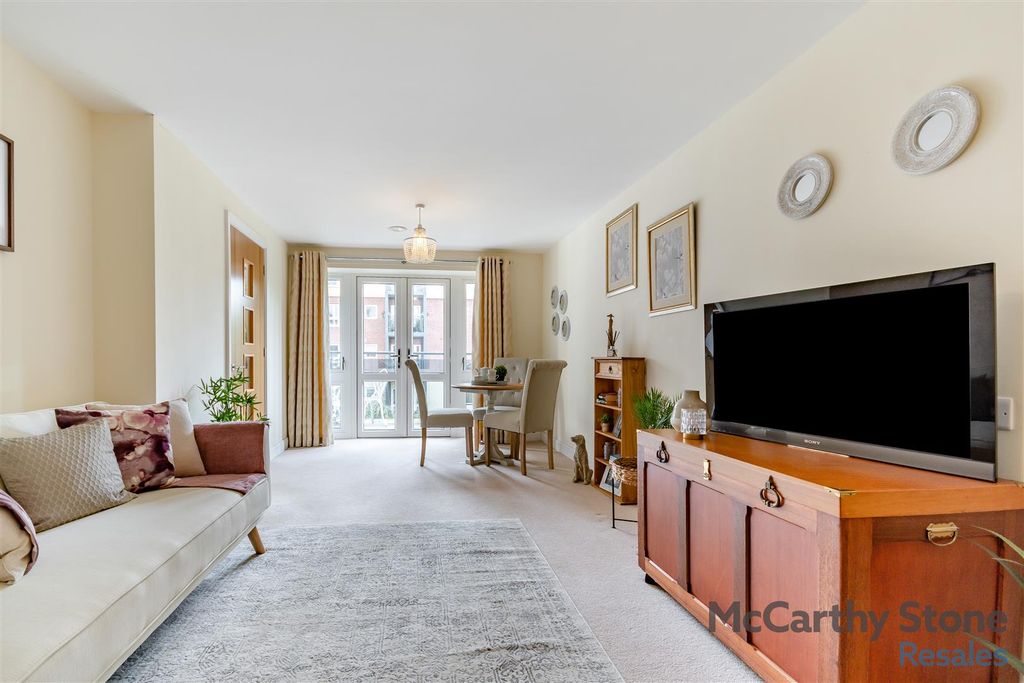 Property photo 2 of 21 8654158-Interior09.Jpg