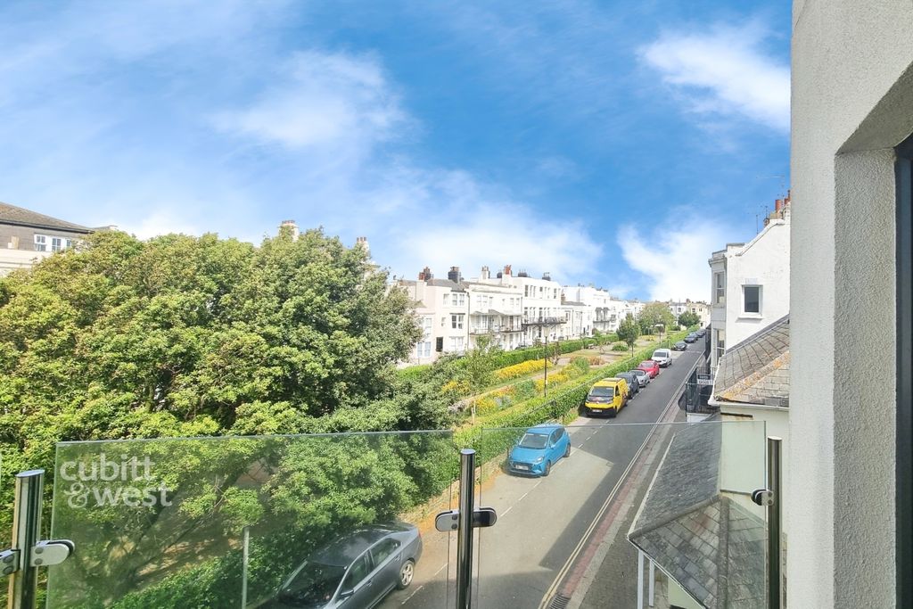 Property photo 3 of 14 A905Cb54-20250701...