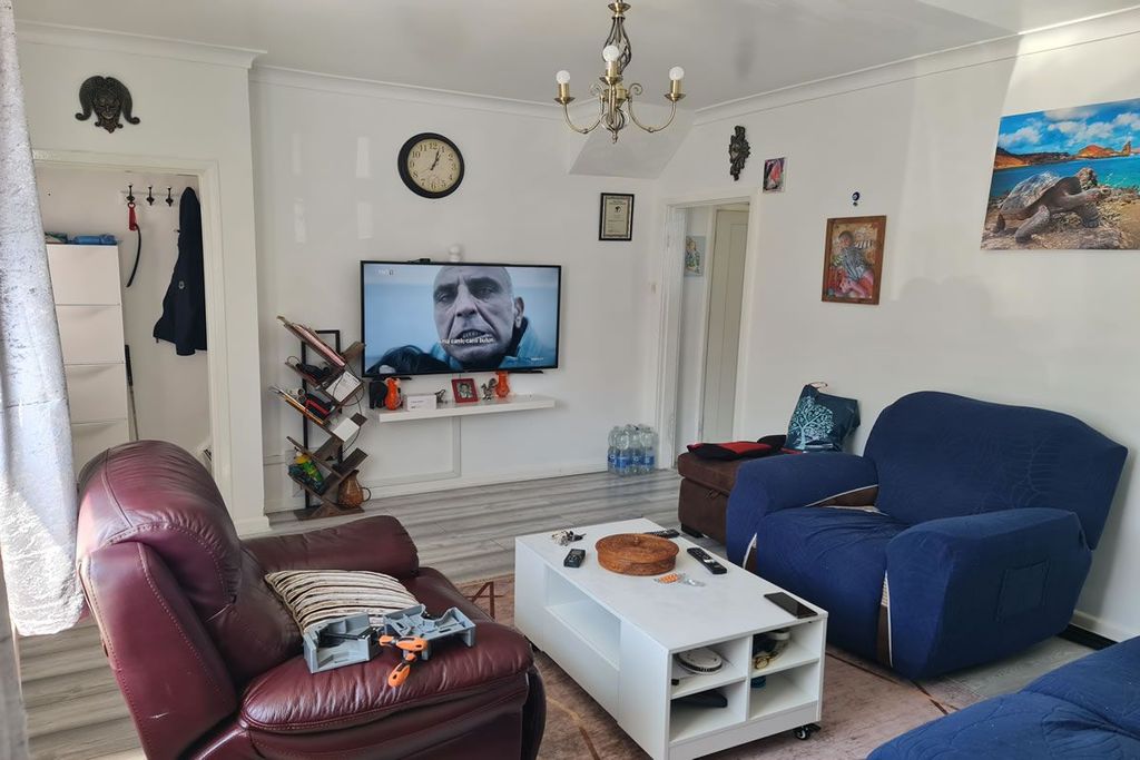 Property photo 2 of 9