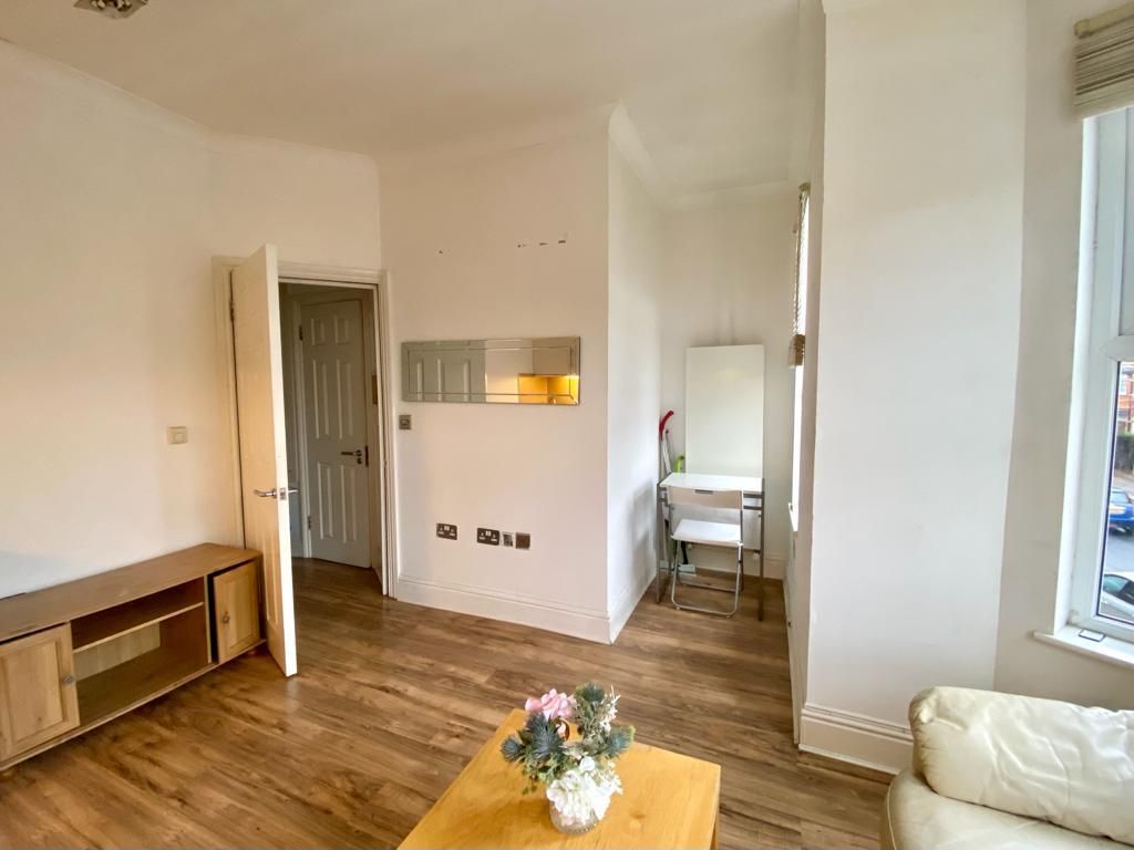 Property photo 3 of 8 Lounge.Jpg