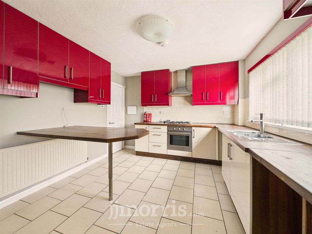 Property photo 2 of 17 Kitchen/Breakfast Room