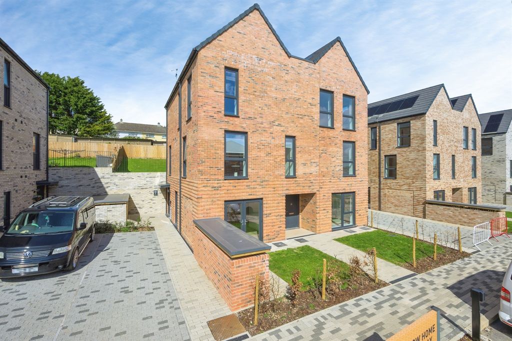 Property photo 1 of 25