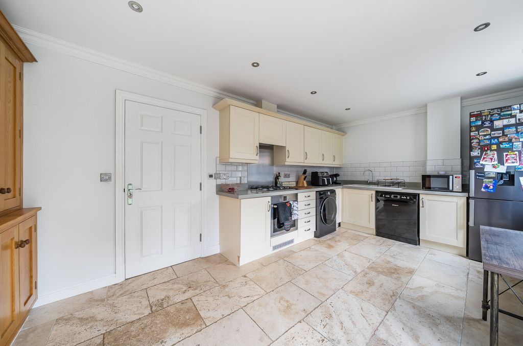 Property photo 2 of 19 1404576-21-697Cdf...