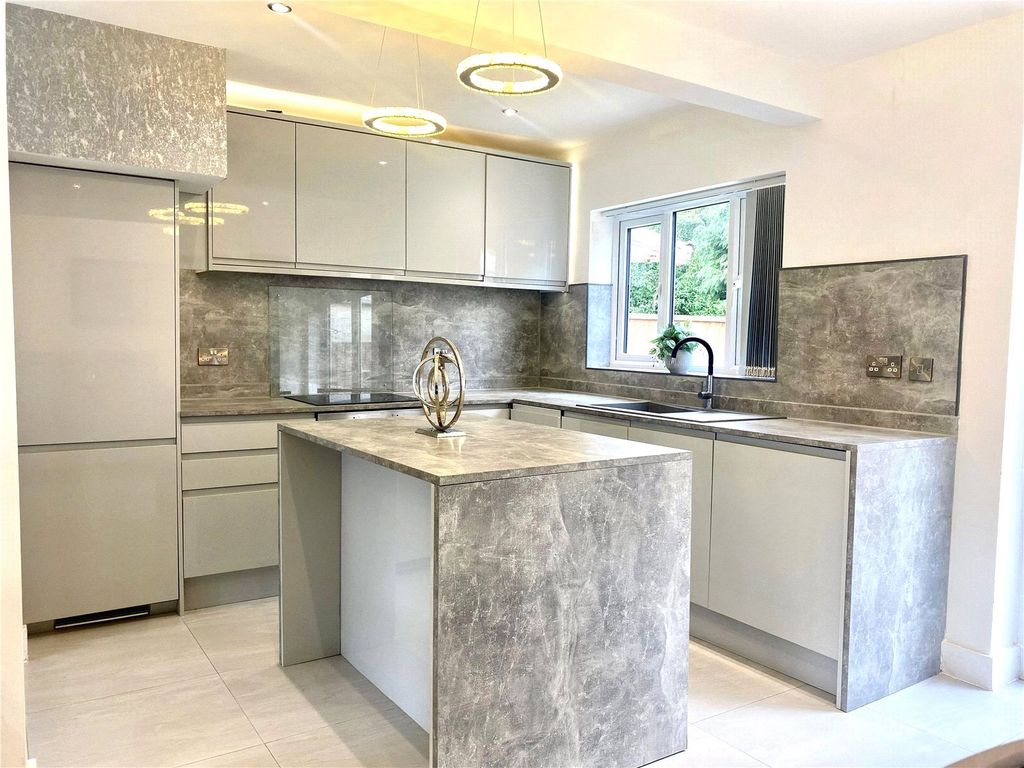 Property photo 2 of 12 Kitchen