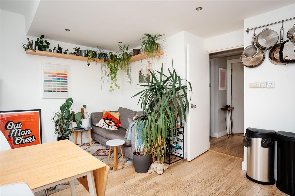 Property photo 3 of 13 Perth Rd-9.Jpg