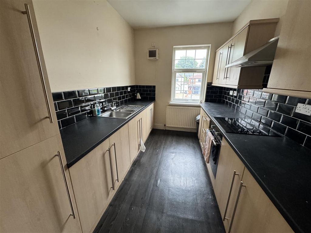 Property photo 3 of 6 Kitchen