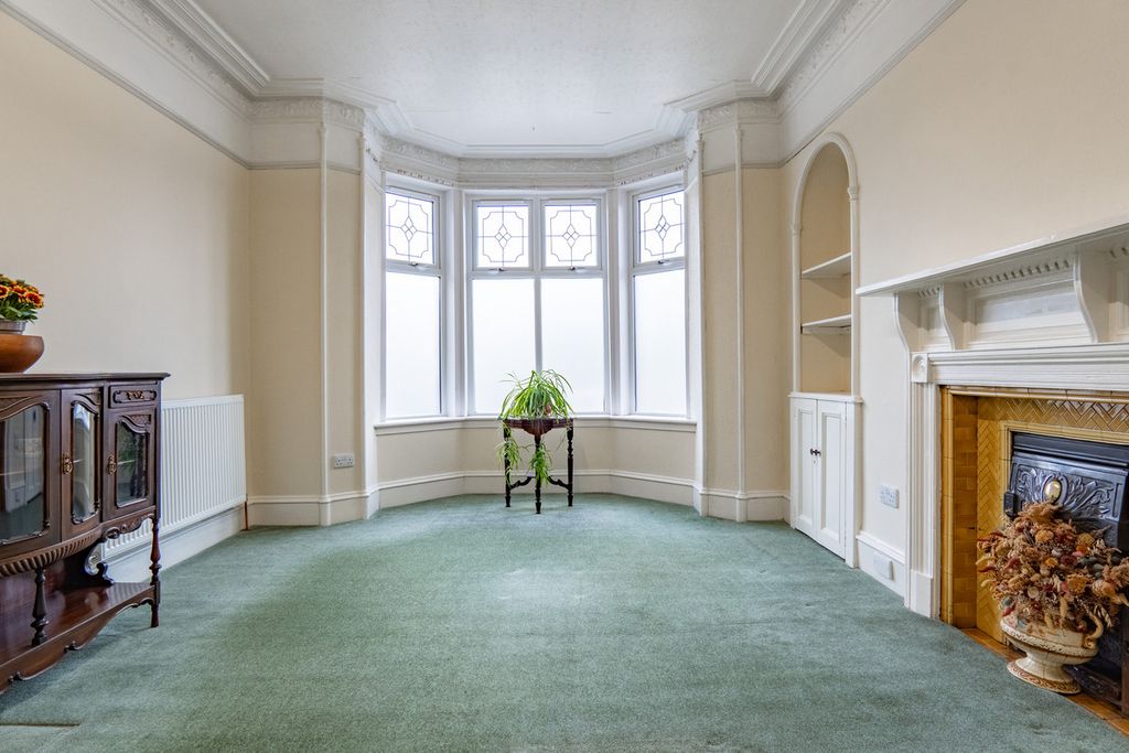 Property photo 3 of 49