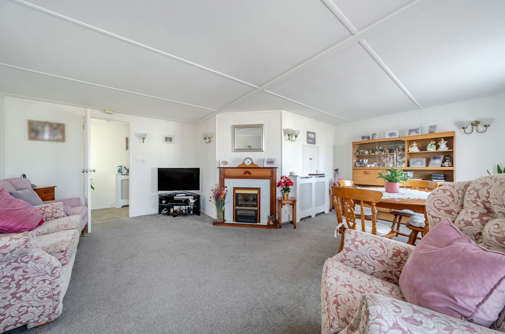 Property photo 3 of 16 1501529-11-6A734F...
