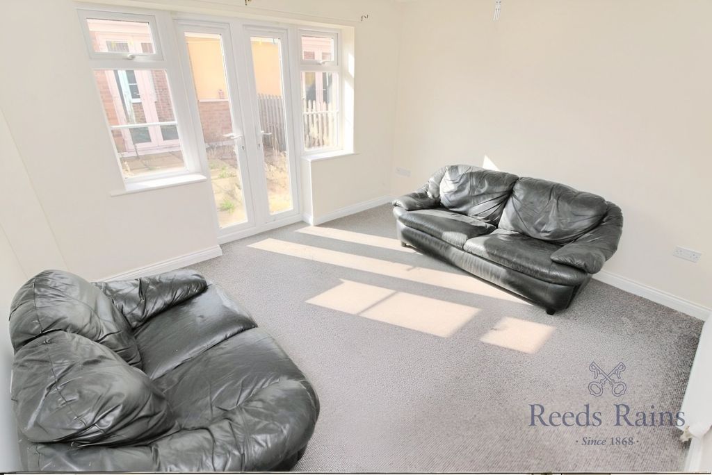 Property photo 3 of 8 Picture No. 16