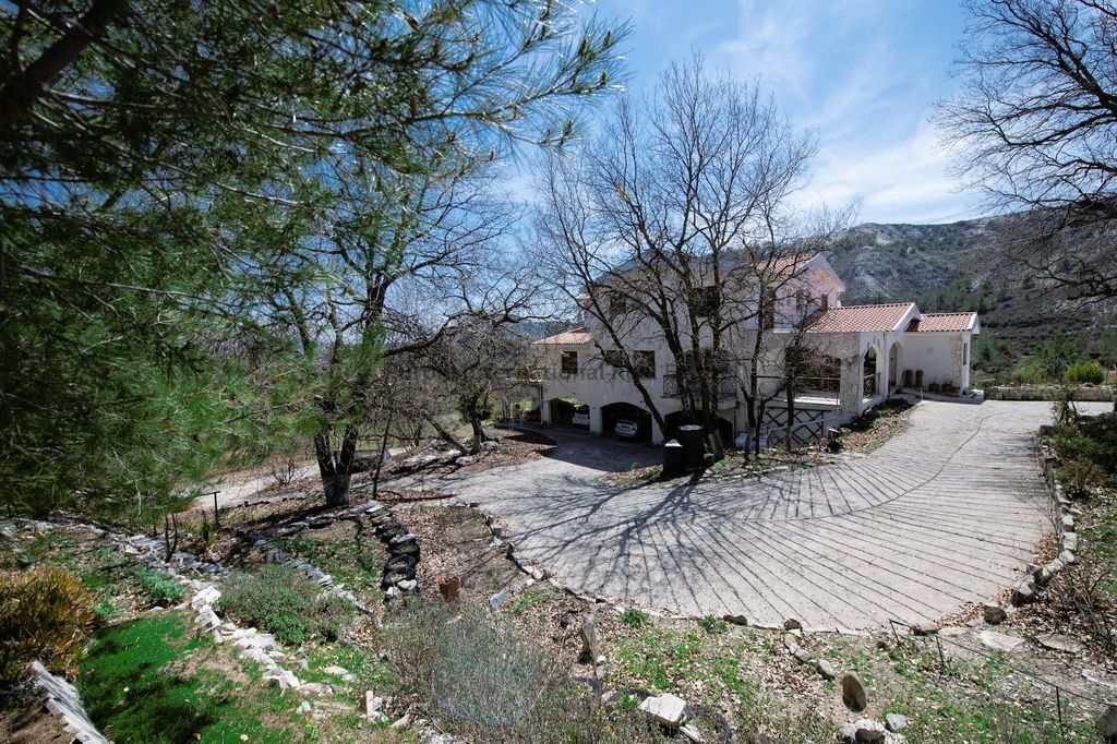 Property photo 3 of 76