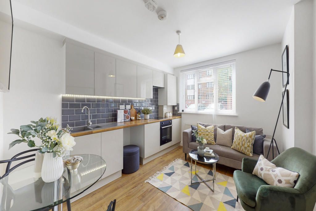 Property photo 1 of 7 Stunning Two Bedroom Ground Floor Flat