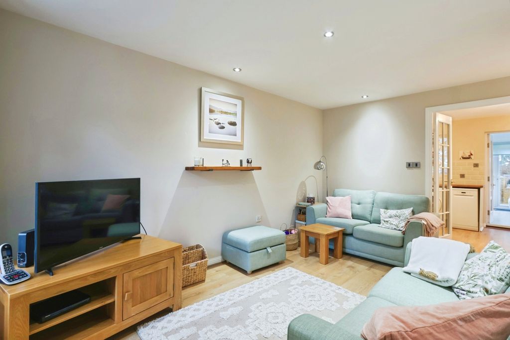 Property photo 2 of 17 Pbox-Img.Jpg