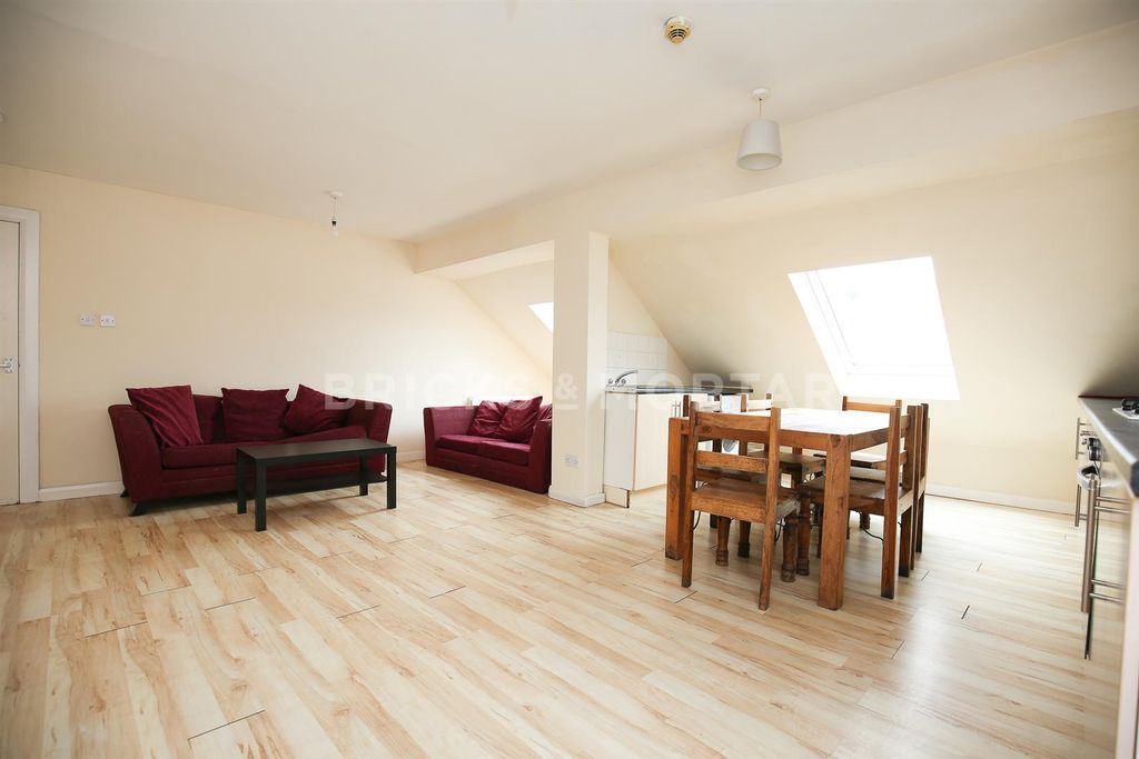 Property photo 3 of 10 Jcgroomm1Wubgjpjbkytjg1Kqe0.Jpg