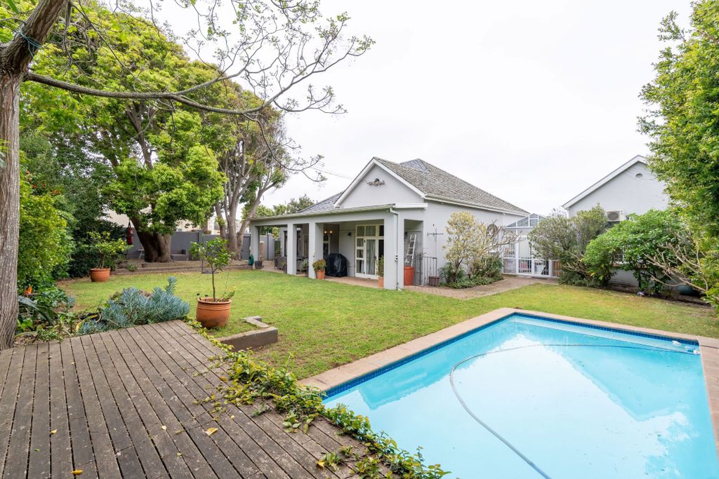 Property photo 1 of 42