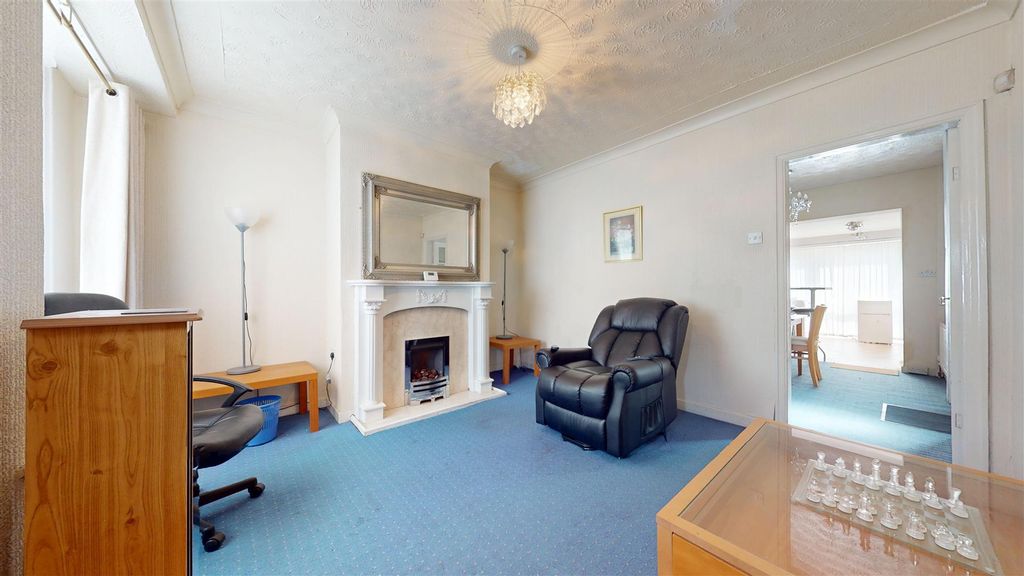 Property photo 3 of 16 Chadwick Road Reception Room